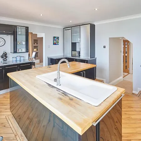 Host & - Sea View 44 *