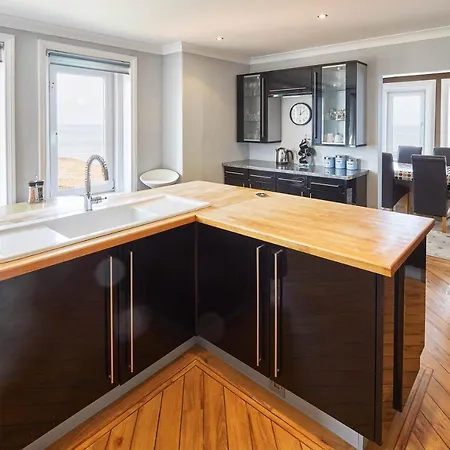 Host & - Sea View 44